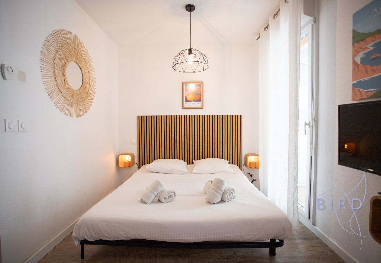Studio in Mandelieu-la-Napoule - Lovely studio with golf course views close to the 