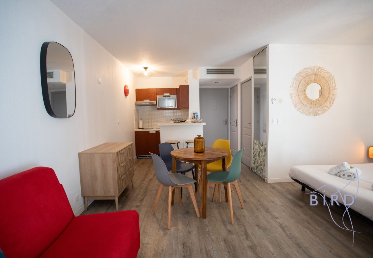 Studio in Mandelieu-la-Napoule - Lovely studio with golf course views close to the 
