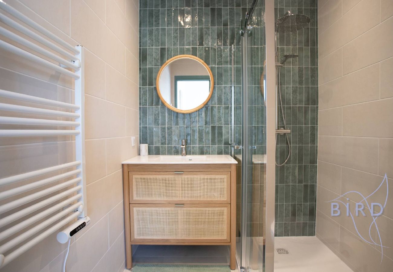 Villa in Bagnols-en-Forêt - Superb neo-Provençal villa with swimming pool AC