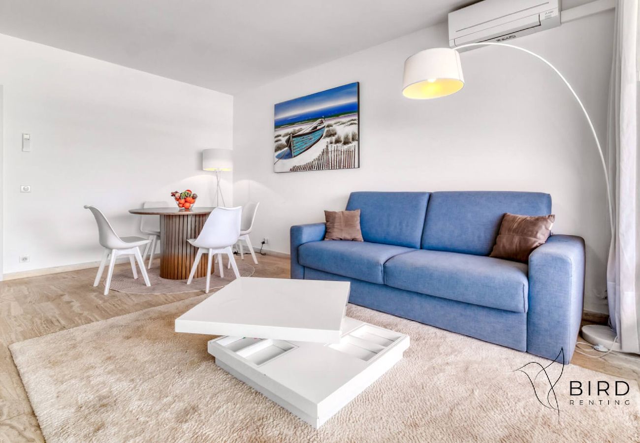 Apartment in Villeneuve-Loubet - A dream getaway by the sea 