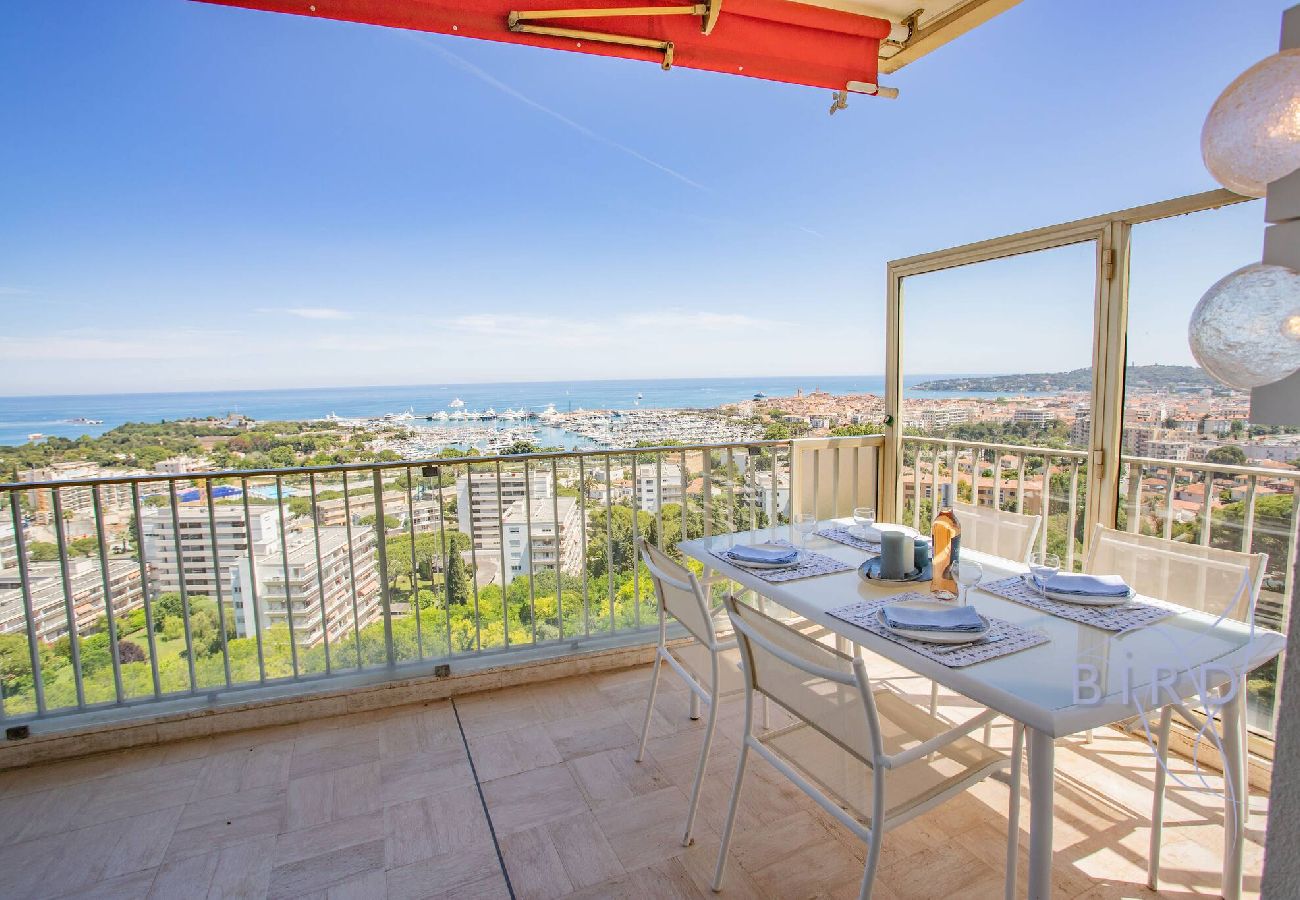 Apartment in Antibes - Smart flat in Antibes sea view AC parking 