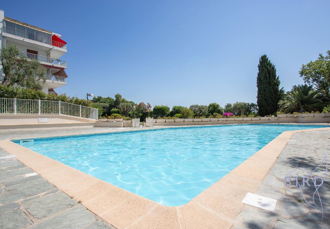 Apartment in Antibes - Smart flat in Antibes sea view AC parking 