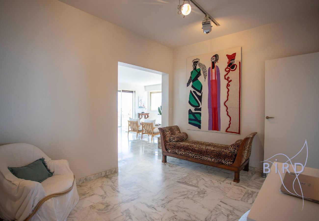 Apartment in Antibes - Smart flat in Antibes sea view AC parking 