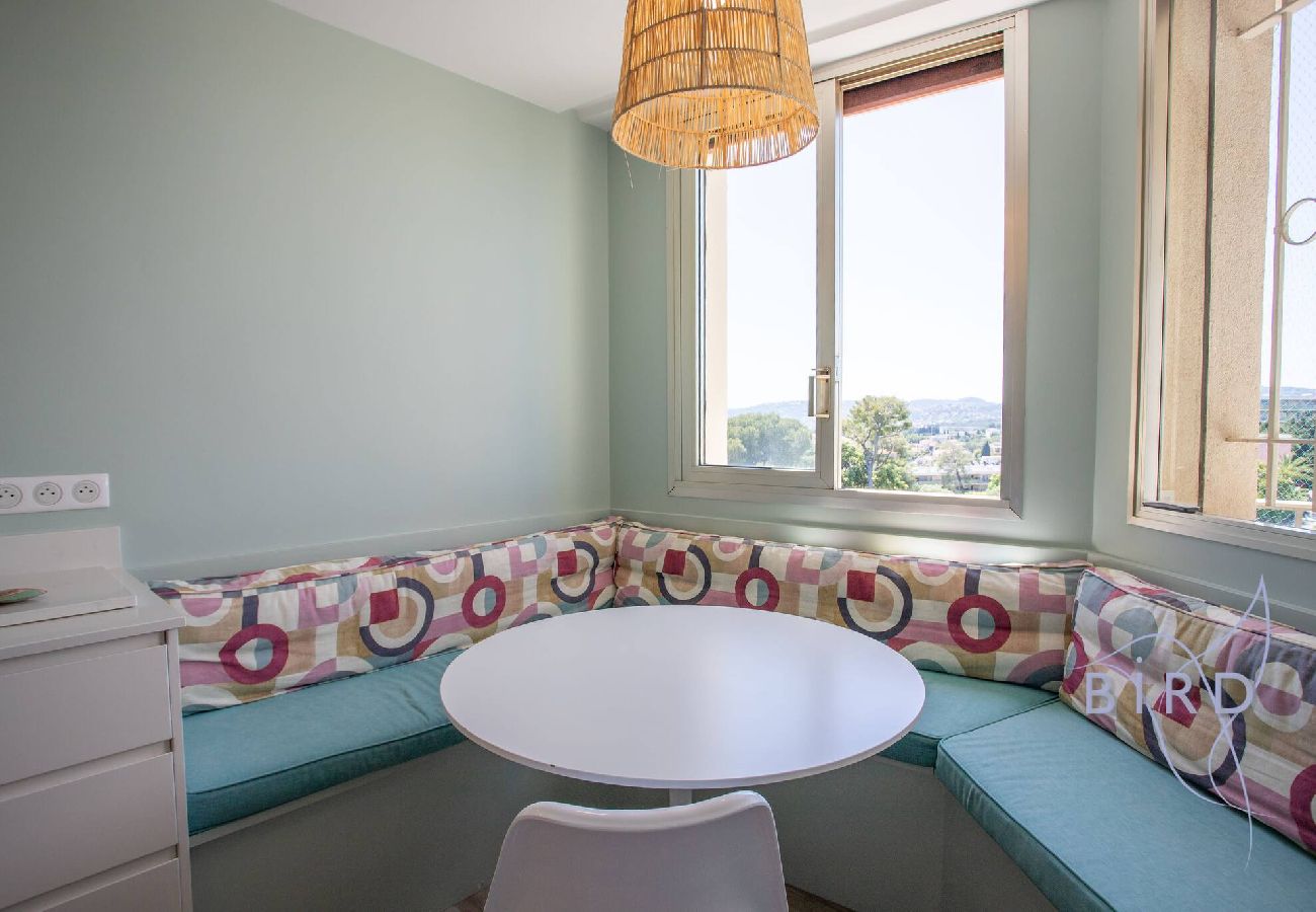 Apartment in Antibes - Smart flat in Antibes sea view AC parking 