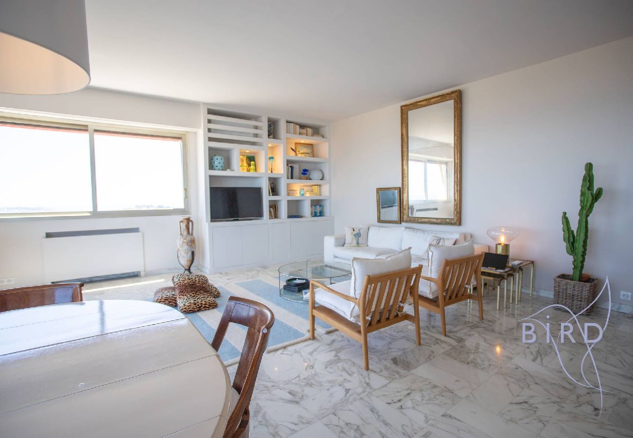 Apartment in Antibes - Smart flat in Antibes sea view AC parking 