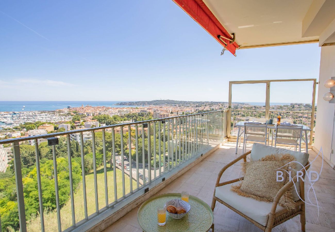 Apartment in Antibes - Smart flat in Antibes sea view AC parking 
