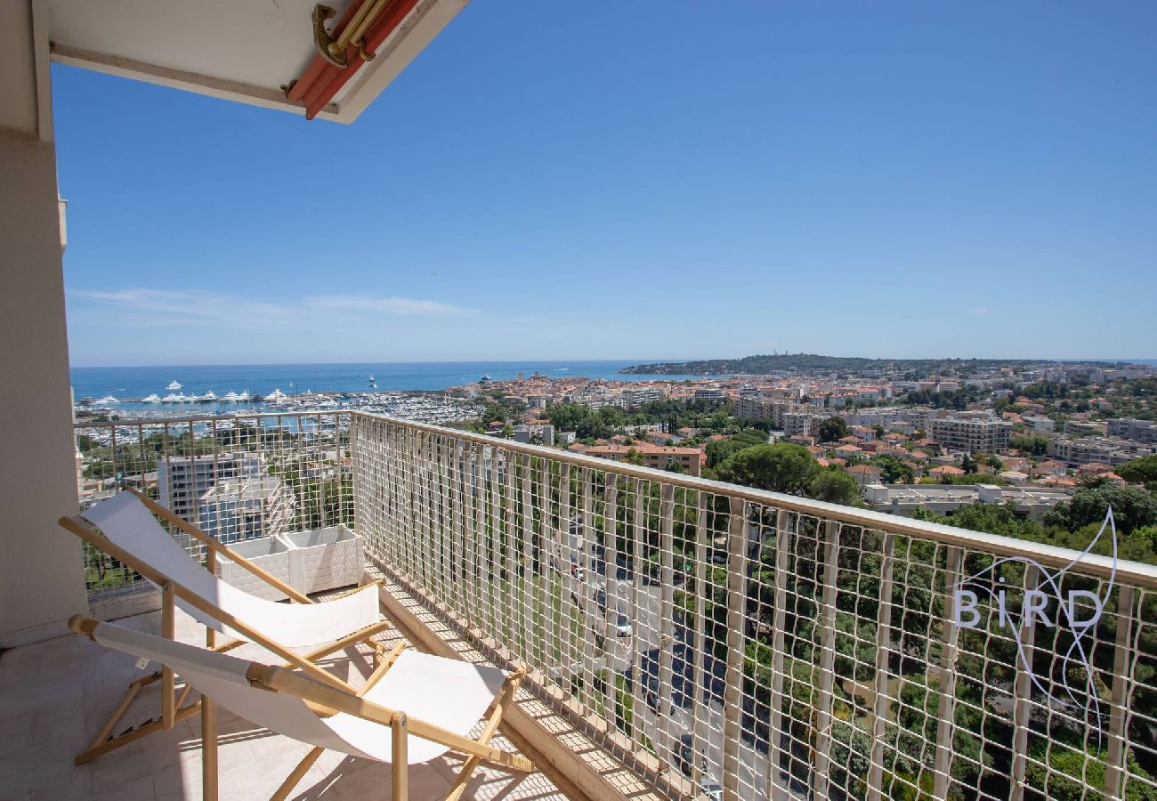 Apartment in Antibes - Smart flat in Antibes sea view AC parking 