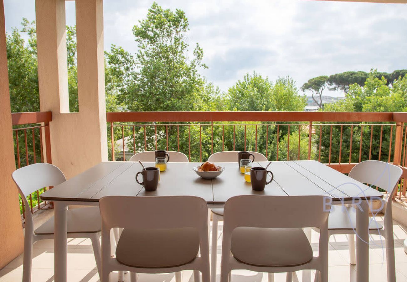 Apartment in Mandelieu-la-Napoule - Magnificent 2-bedroom near the lake and beach