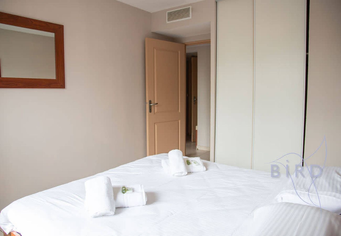Apartment in Mandelieu-la-Napoule - Magnificent 2-bedroom near the lake and beach