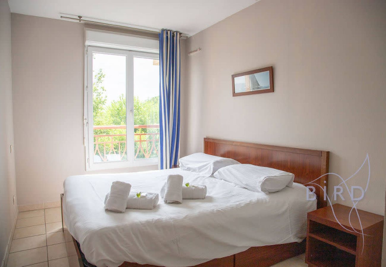 Apartment in Mandelieu-la-Napoule - Magnificent 2-bedroom near the lake and beach
