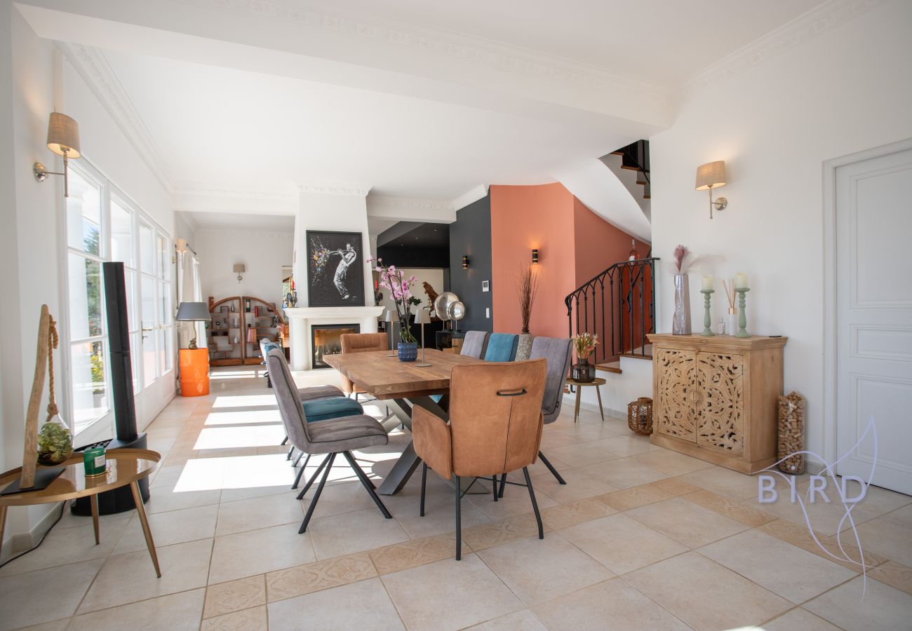 Villa in Montauroux - Modern and stunning Provençal villa WITH pool and view