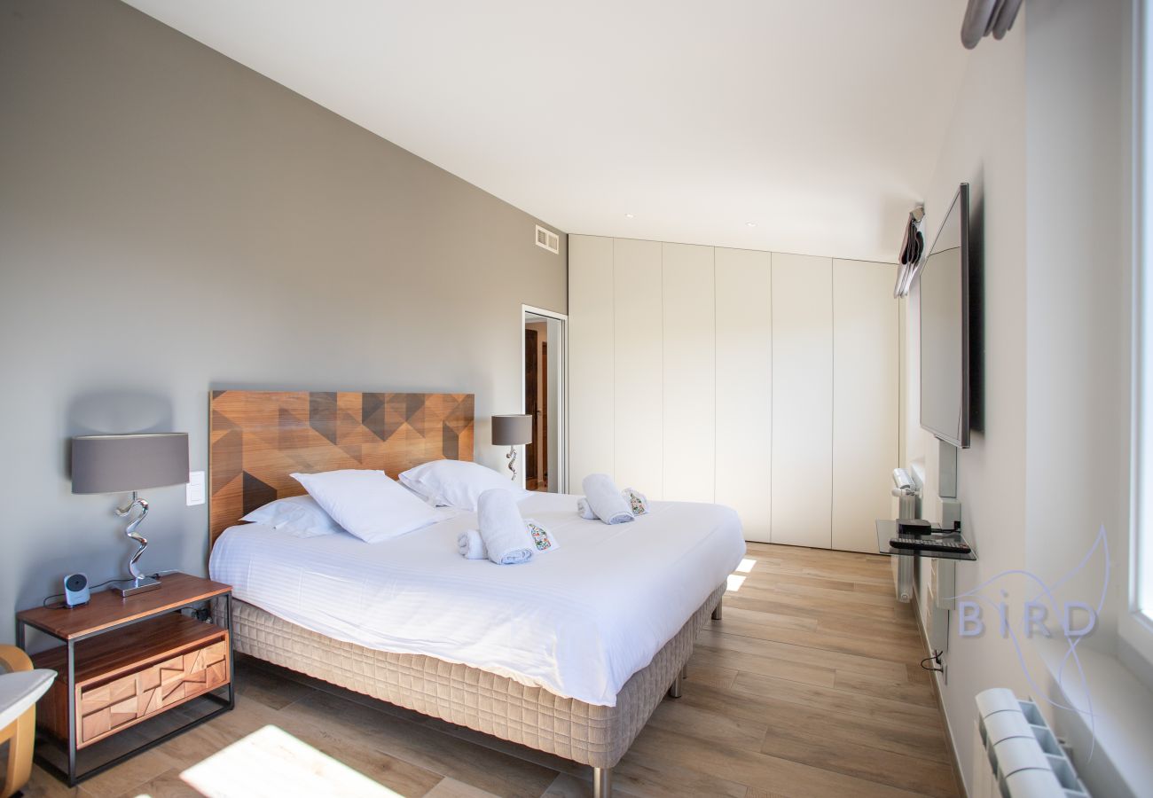 Villa in Montauroux - Modern and stunning Provençal villa WITH pool and view