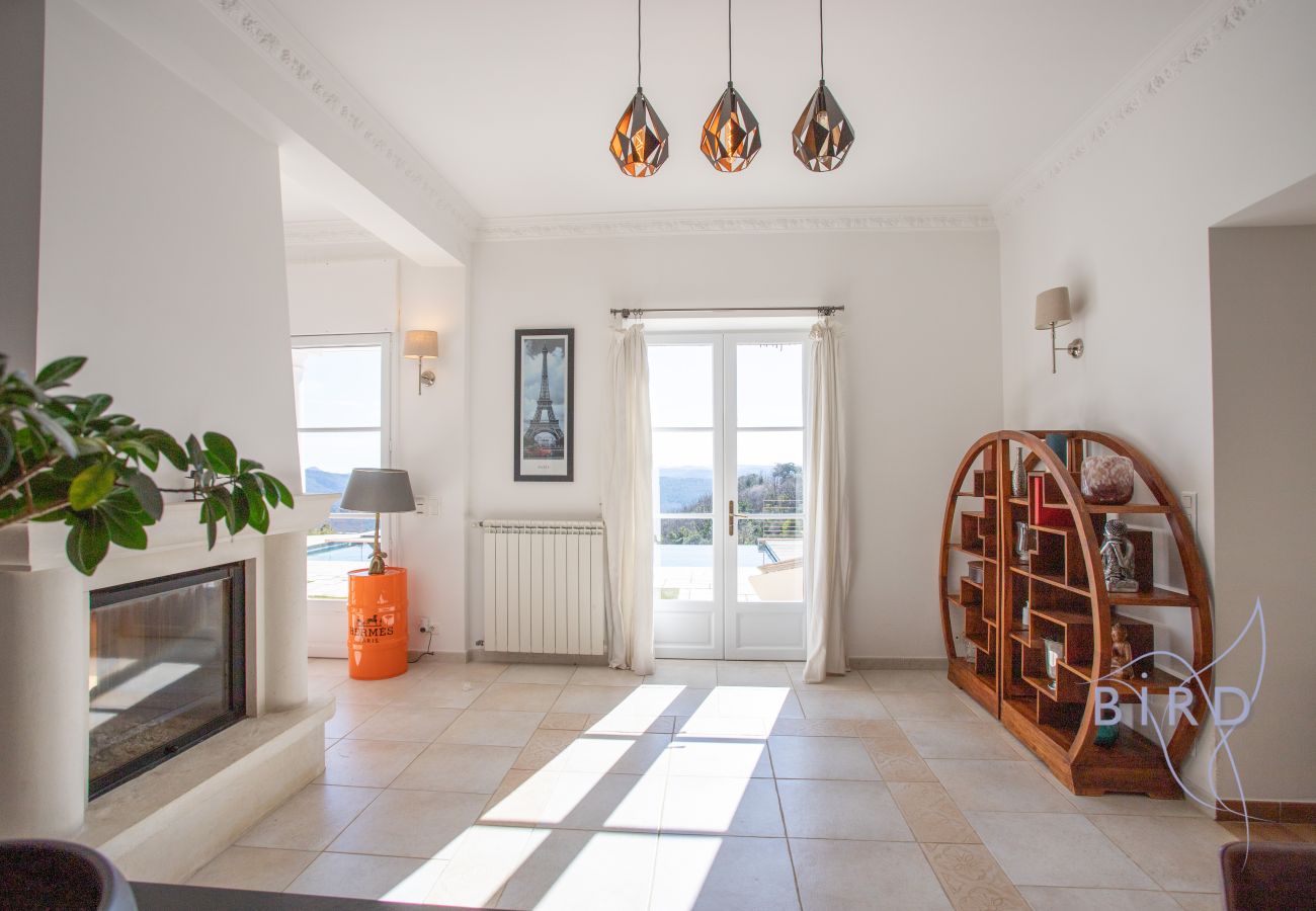 Villa in Montauroux - Modern and stunning Provençal villa WITH pool and view