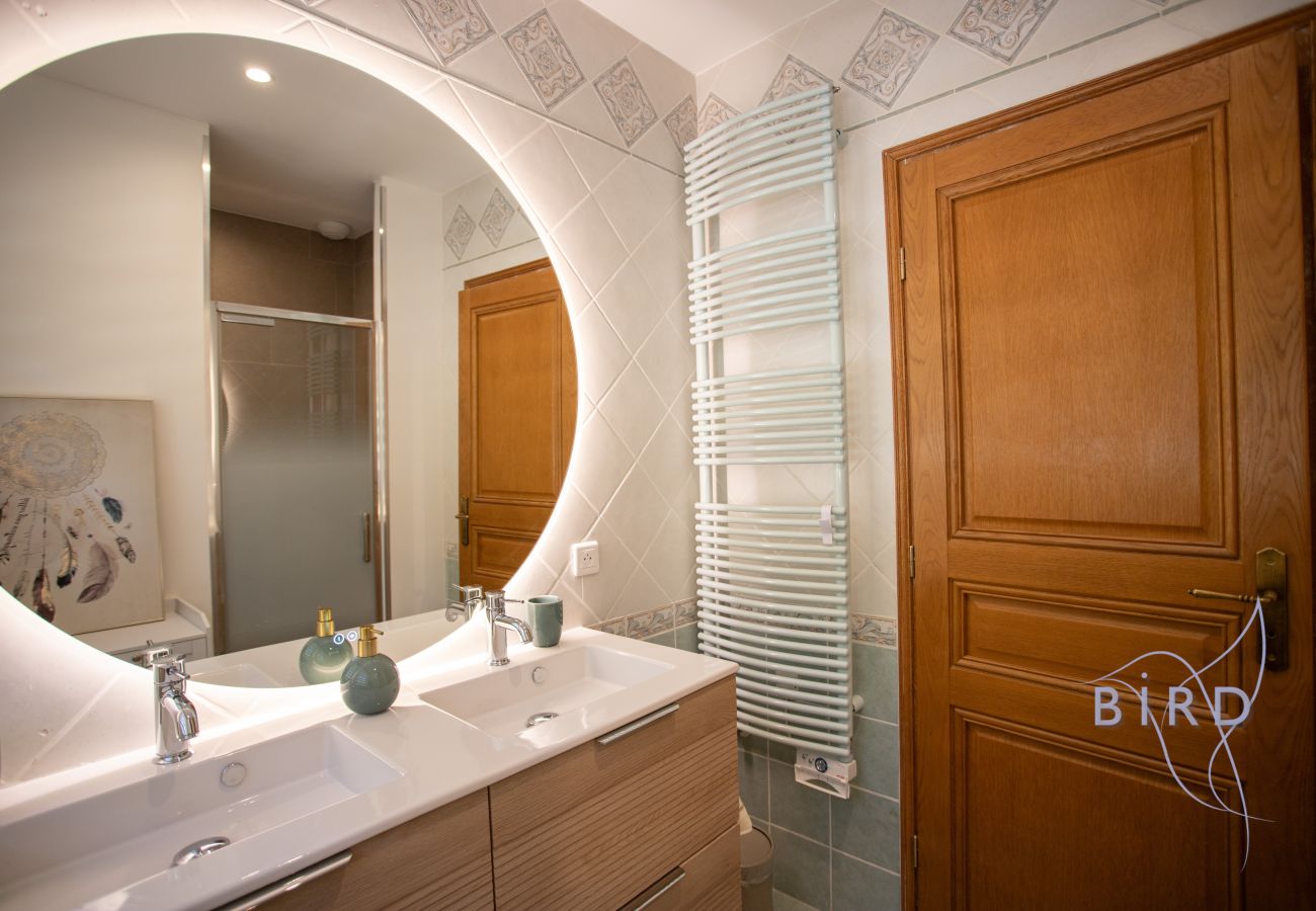 Villa in Montauroux - Modern and stunning Provençal villa WITH pool and view