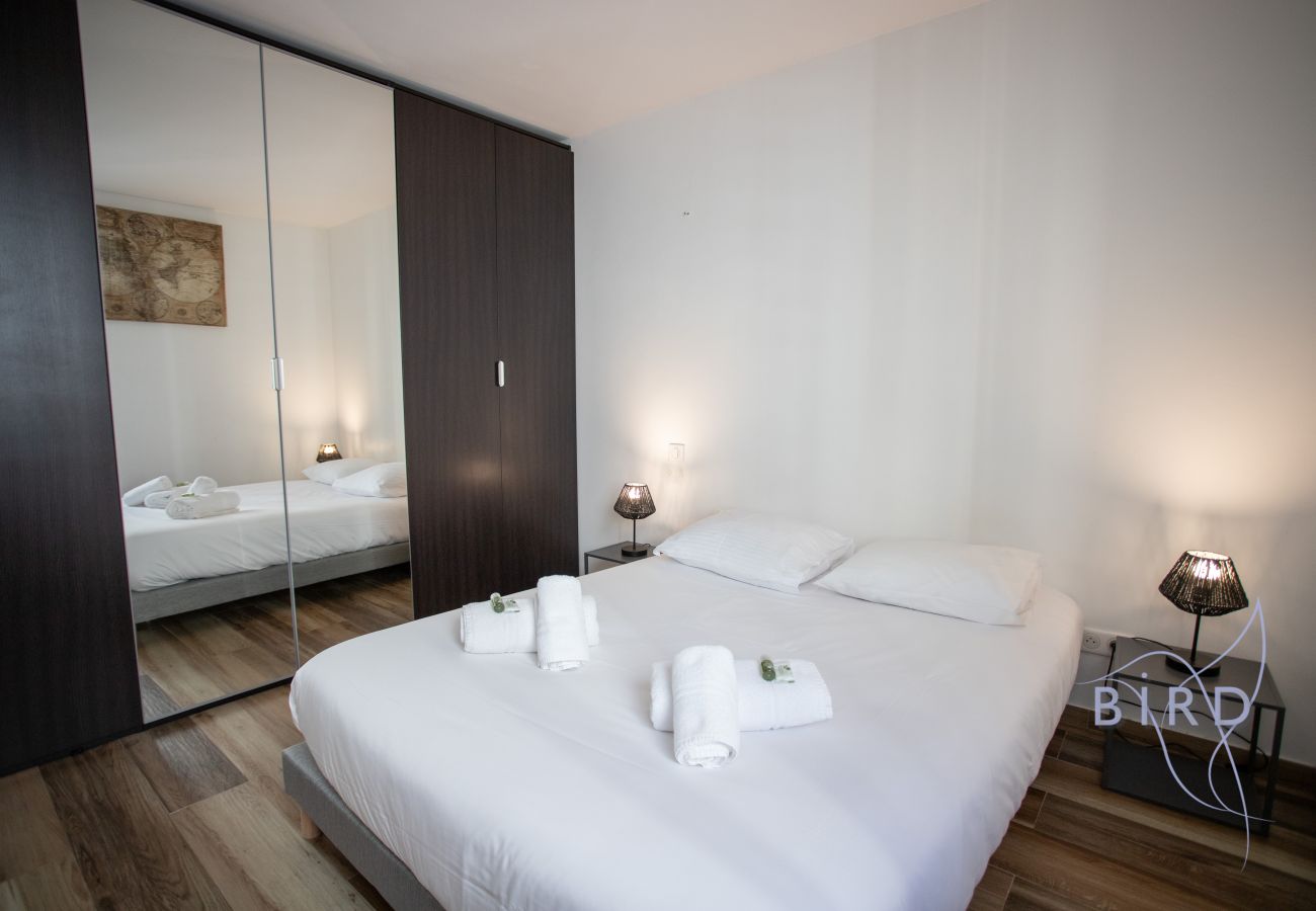 Apartment in Cannes-la-Bocca - Contemporary duplex by the sea with AC parking