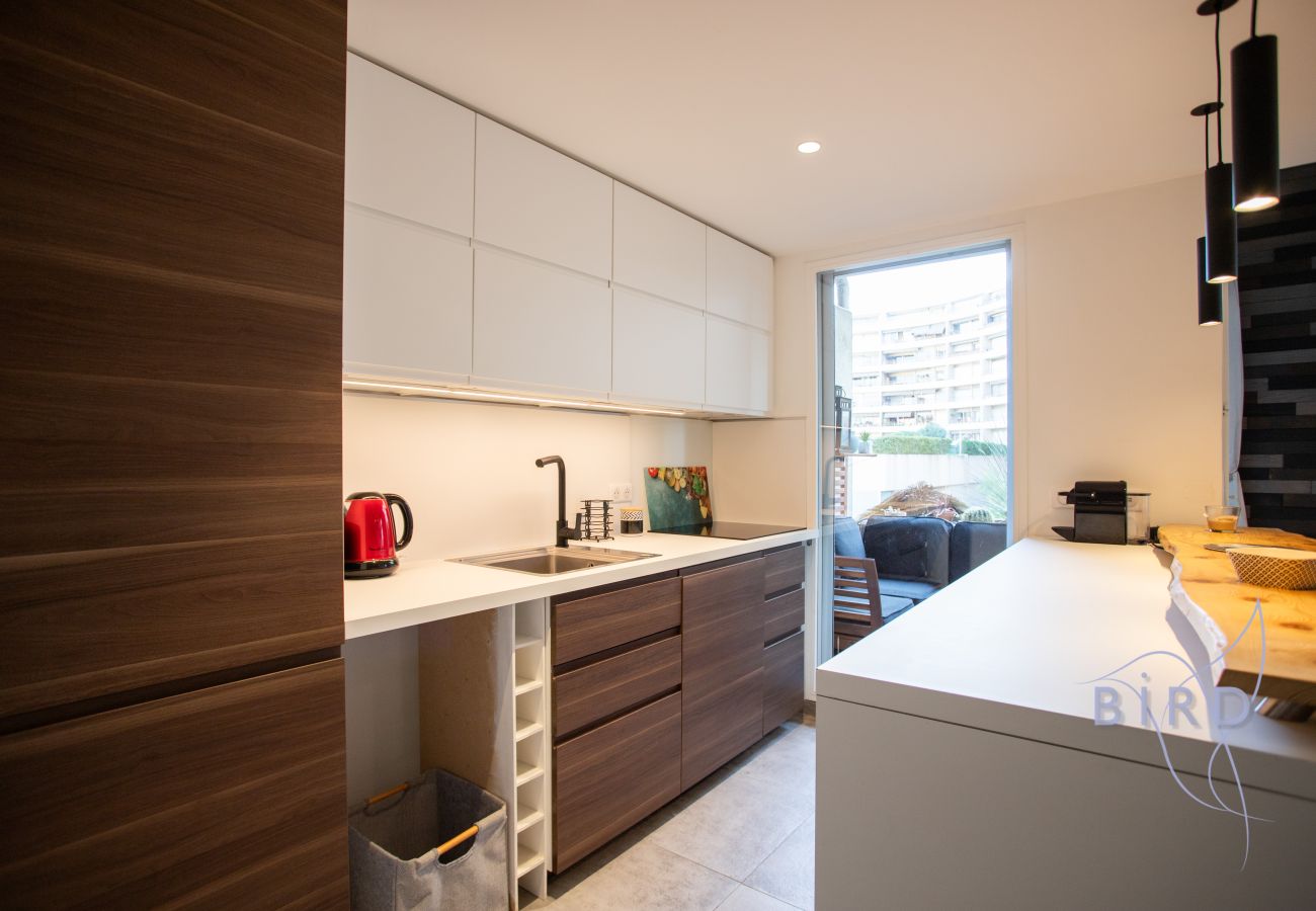 Apartment in Cannes-la-Bocca - Contemporary duplex by the sea with AC parking