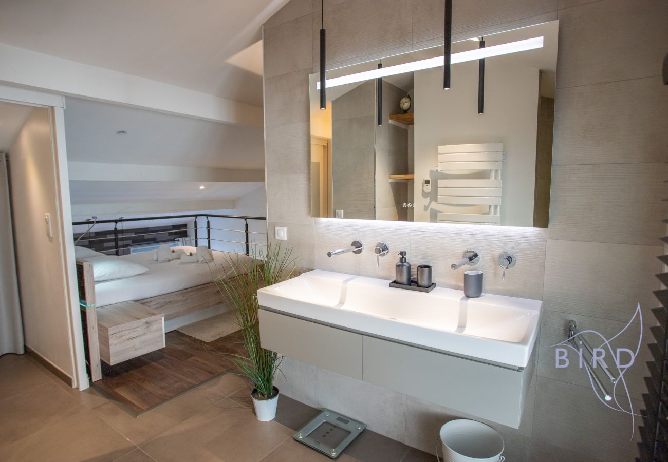 Apartment in Cannes-la-Bocca - Contemporary duplex by the sea with AC parking