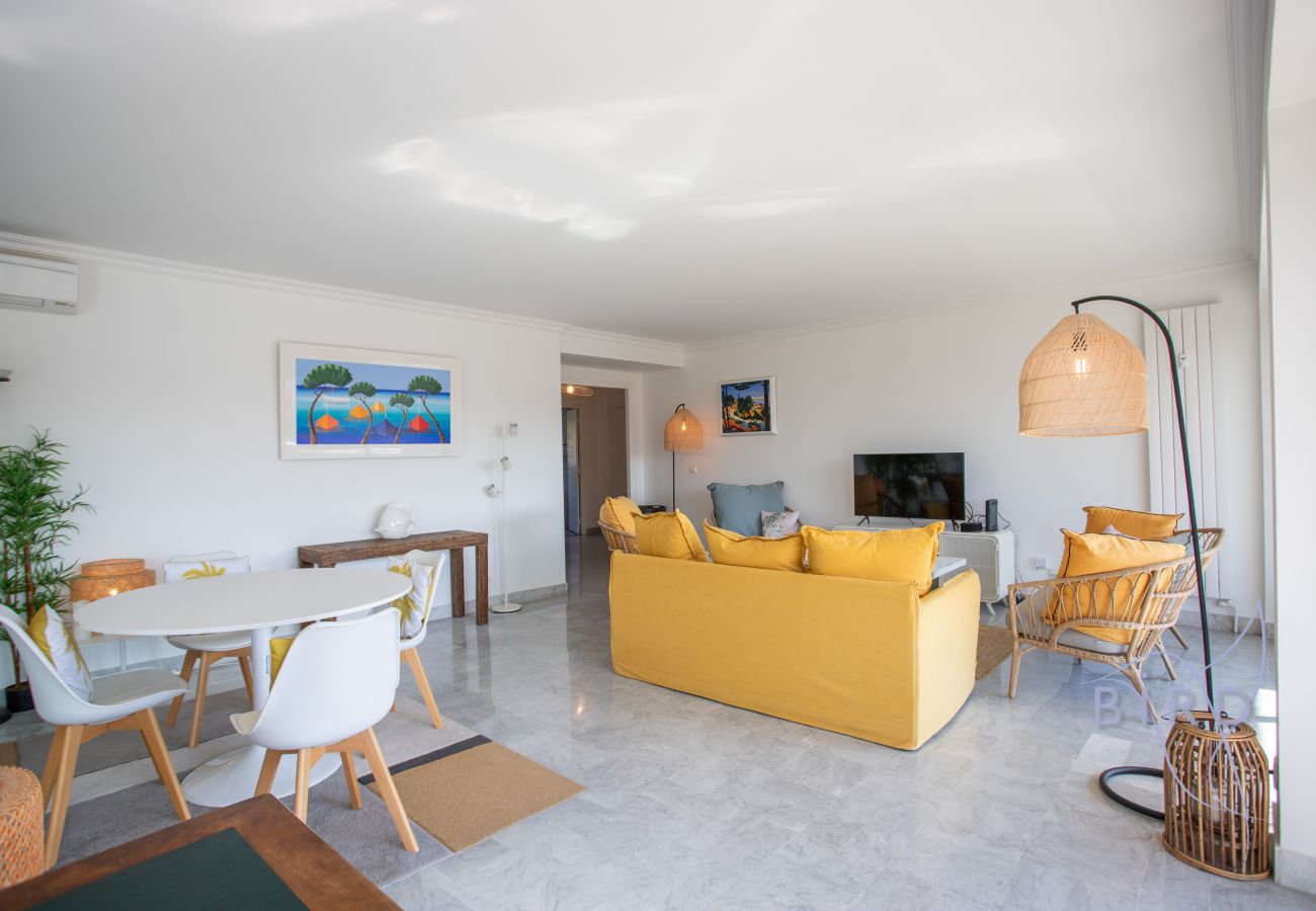 Apartment in Cannes - Spacious apartment with terrace, parking, and pool - Cannes Montfleury