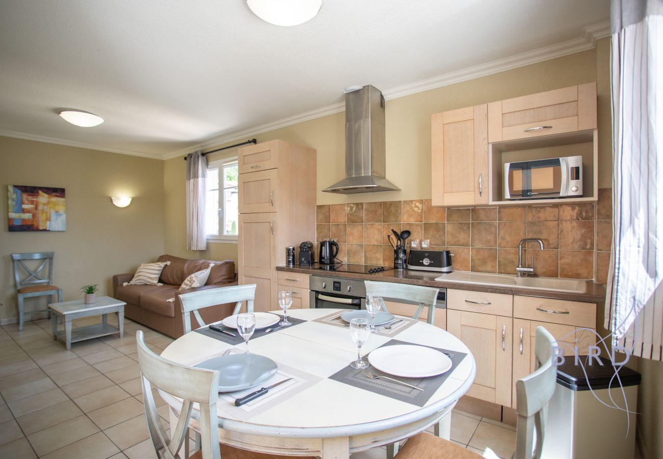 Apartment in Callian - Superb 2-bedroom apartment with air conditioning, terrace & pool