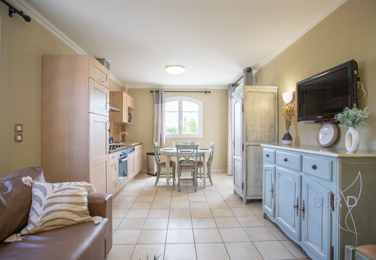 Apartment in Callian - Superb 2-bedroom apartment with air conditioning, terrace & pool