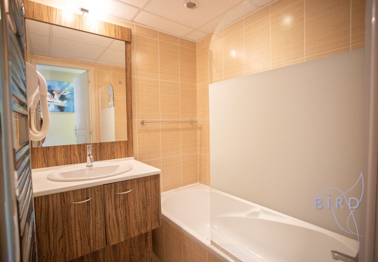 Apartment in Callian - Superb 2-bedroom apartment with air conditioning, terrace & pool