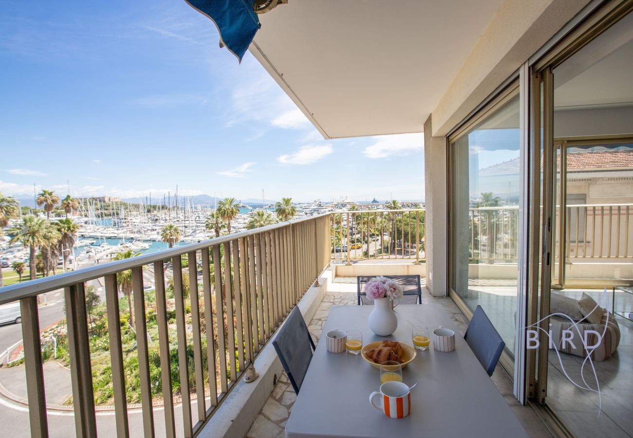 Apartment in Antibes - Exceptional 2-bedroom apartment with terrace and sea/port/Fort Vauban view
