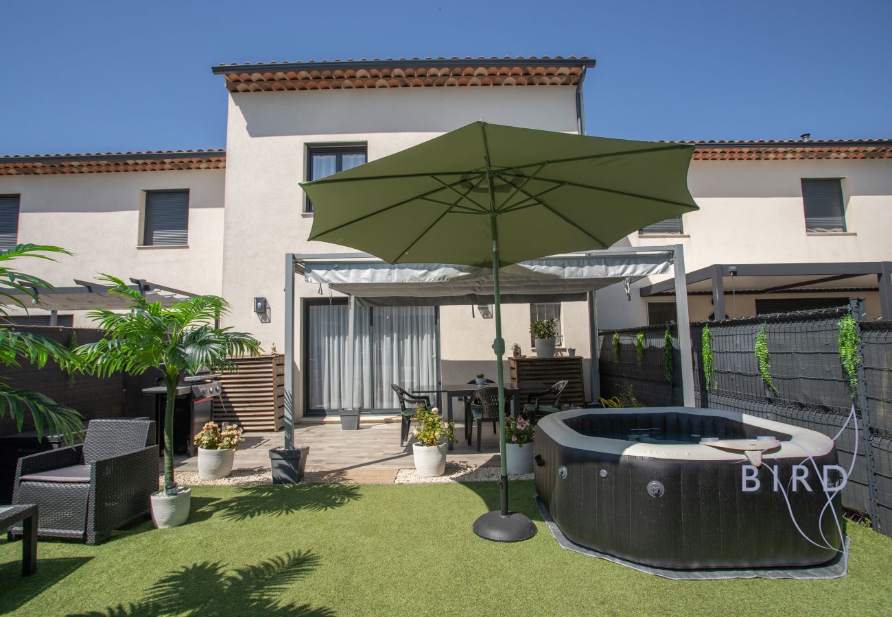 Terraced House in Callian - Charming Semi-Detached House with Terrace, Private Jacuzzi, and Garden