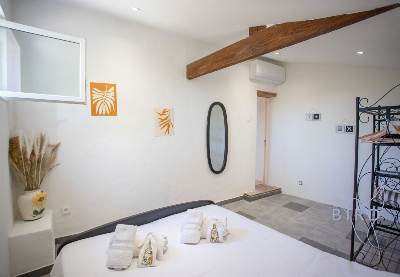 House in Saint-Paul-en-Forêt - Charming air-conditioned cottage with swimming pool