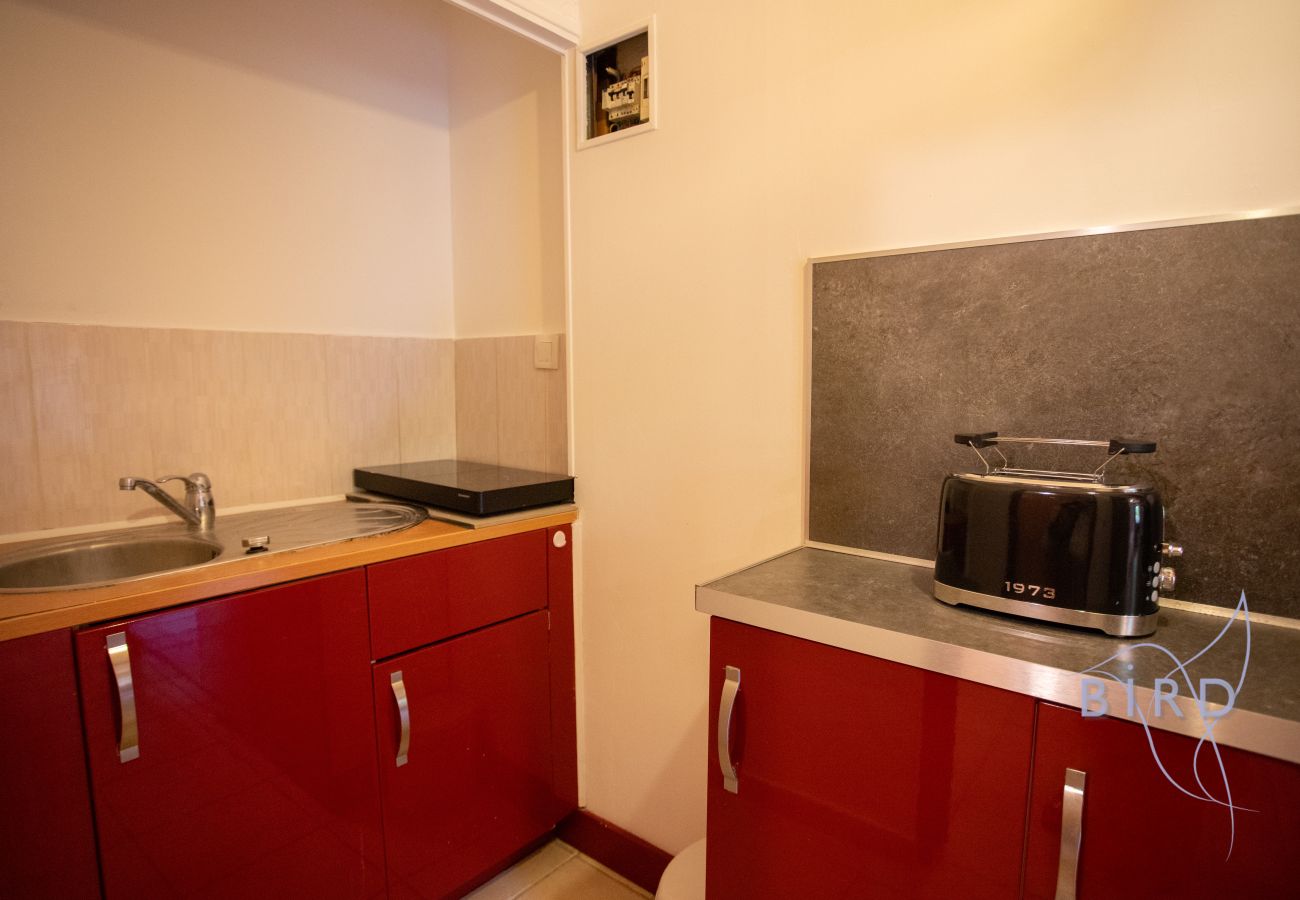 Studio in Saint-Paul-en-Forêt - Air-conditioned studio with pool and terrace