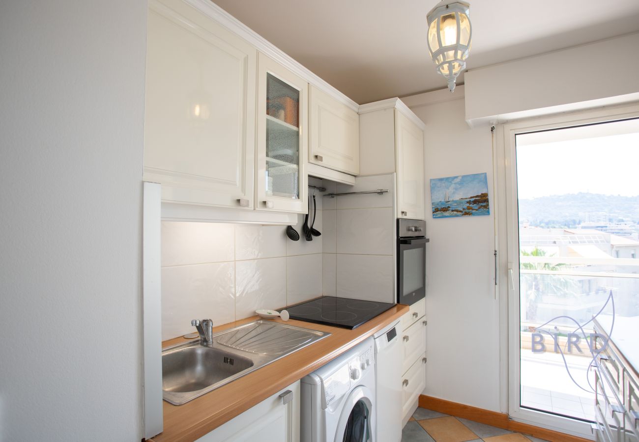 Apartment in Cannes - Elegant 1-bedroom apartment with pool, garage, and A/C