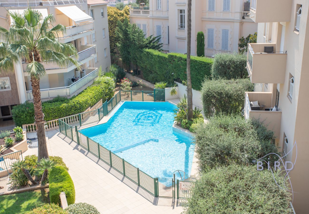 Apartment in Cannes - Elegant 1-bedroom apartment with pool, garage, and A/C