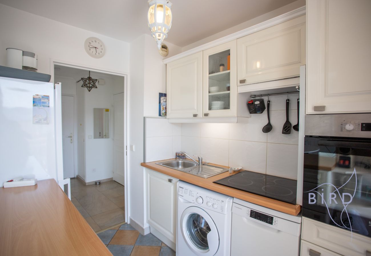 Apartment in Cannes - Elegant 1-bedroom apartment with pool, garage, and A/C