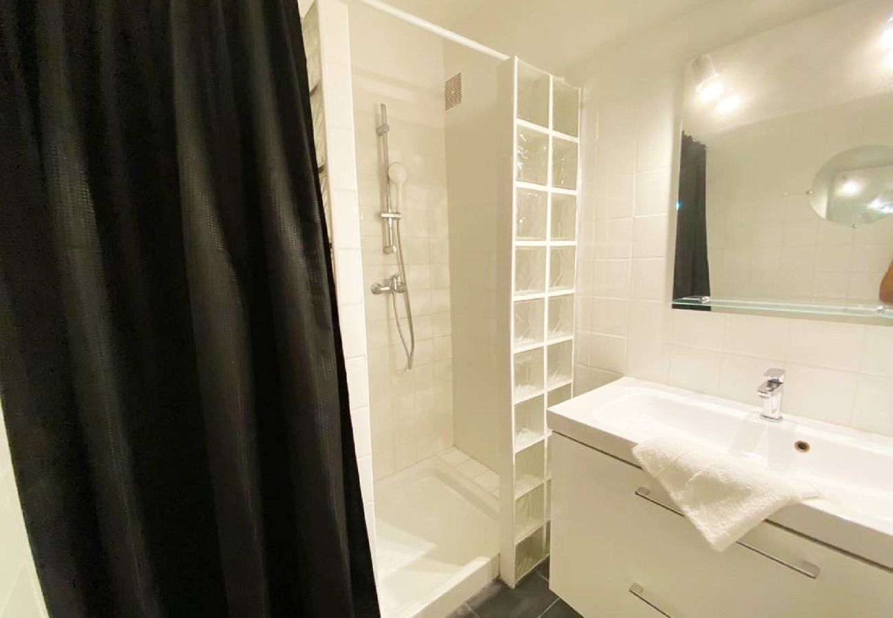 Appartement à Saint-Laurent-du-Var - 300m de la plage du port lumineux 2P 