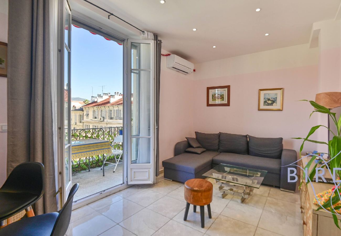 Appartement à Nice - RUE DE RUSSIE · Cœur de Nice Lumineux