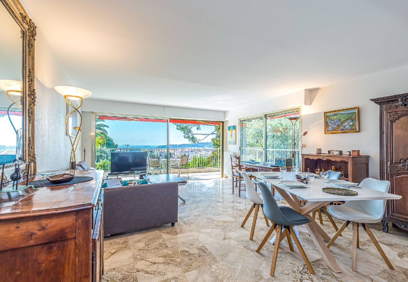 Appartement à Antibes - Vue Mer Jardins à Antibes 