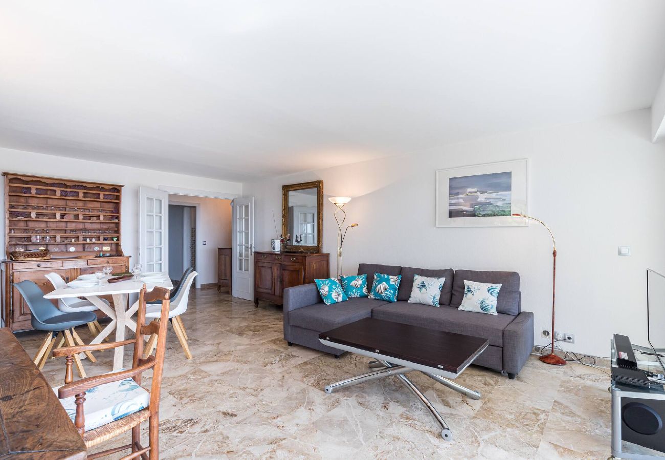 Appartement à Antibes - Vue Mer Jardins à Antibes 