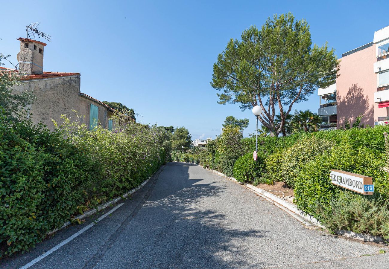 Appartement à Antibes - Vue Mer Jardins à Antibes 