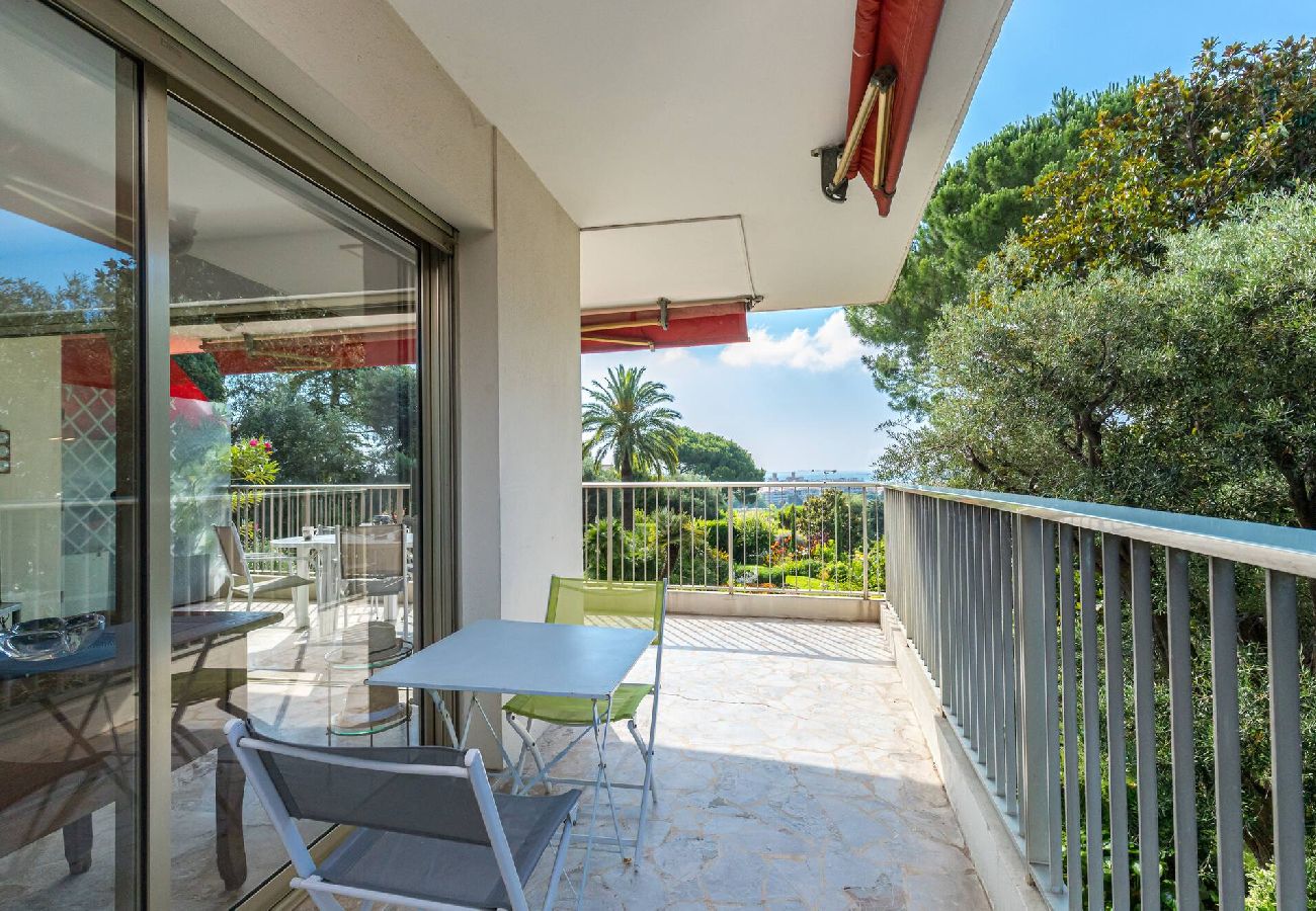 Appartement à Antibes - Vue Mer Jardins à Antibes 