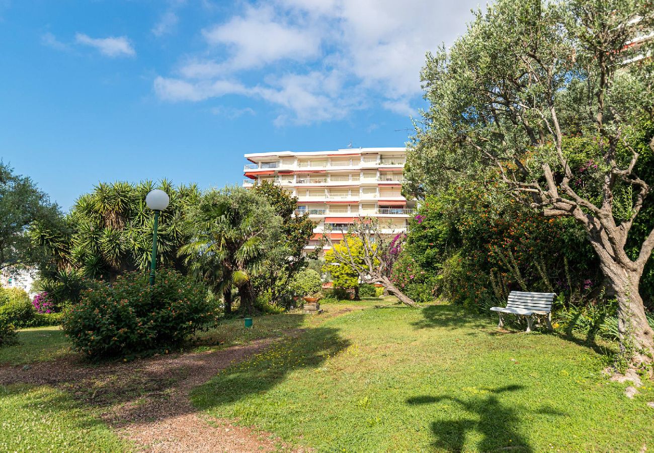 Appartement à Antibes - Vue Mer Jardins à Antibes 