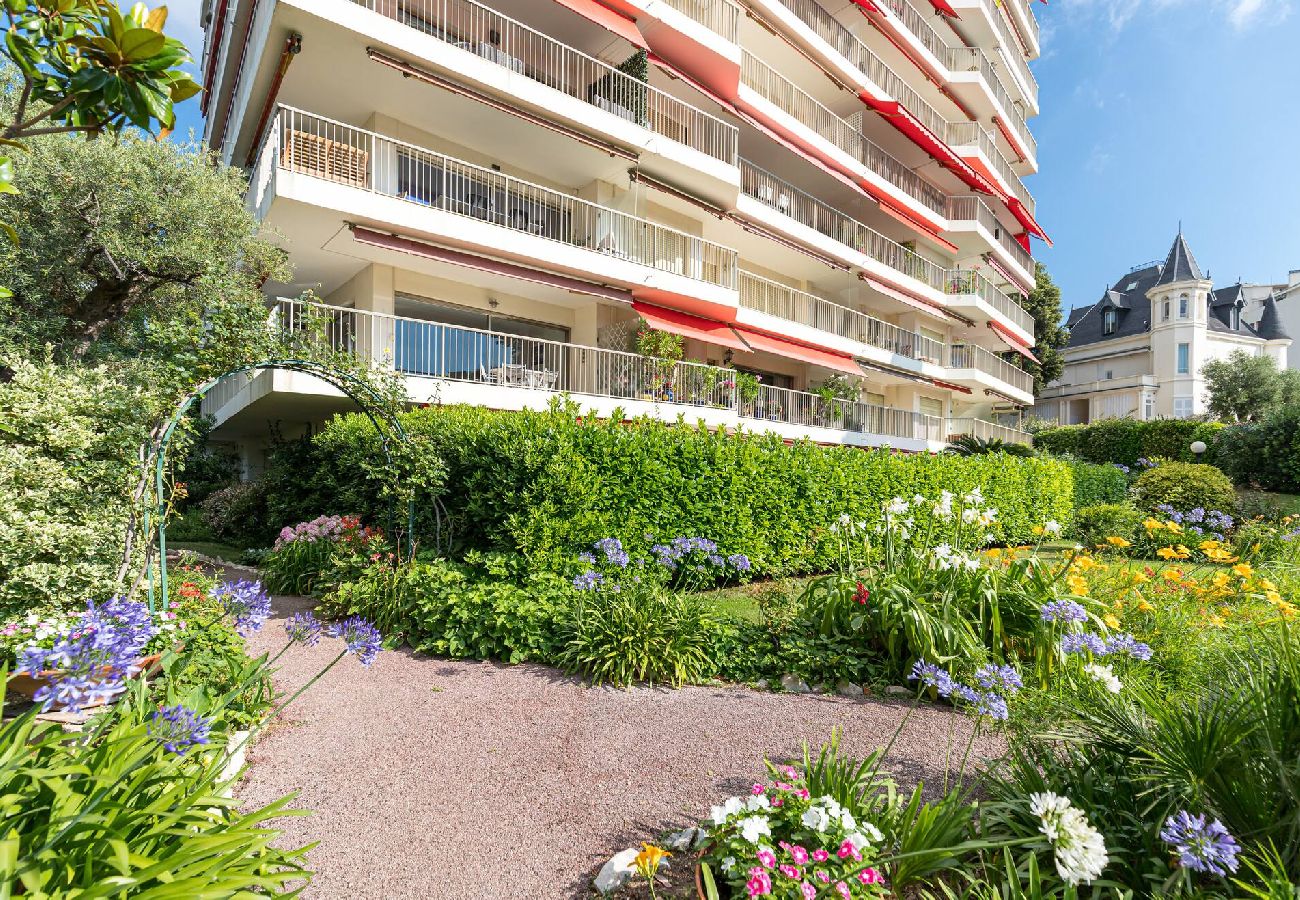 Appartement à Antibes - Vue Mer Jardins à Antibes 