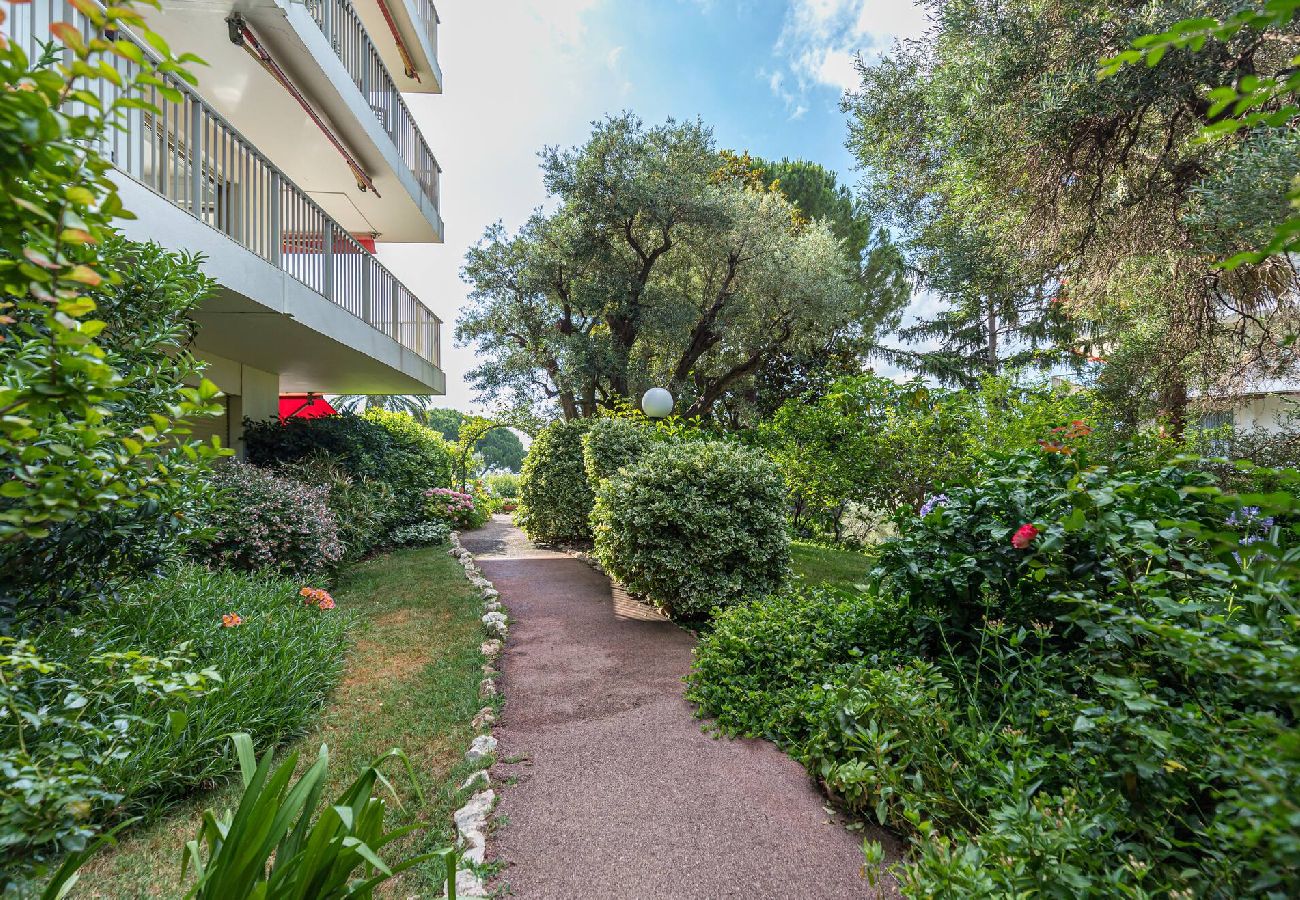 Appartement à Antibes - Vue Mer Jardins à Antibes 