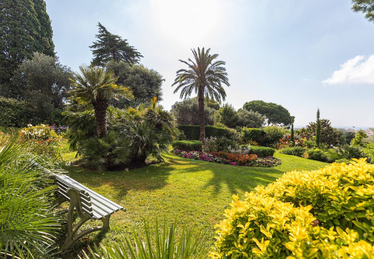 Appartement à Antibes - Vue Mer Jardins à Antibes 