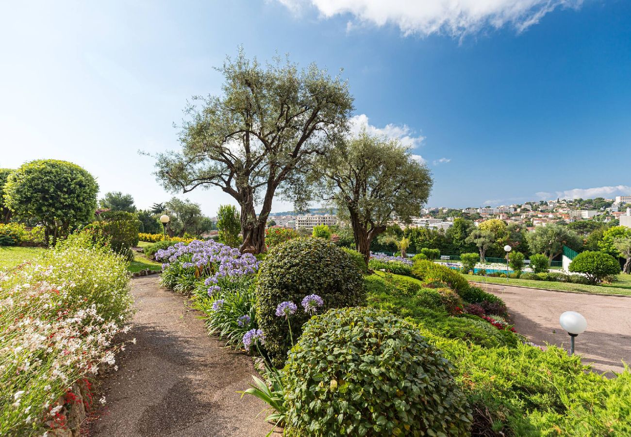 Appartement à Antibes - Vue Mer Jardins à Antibes 