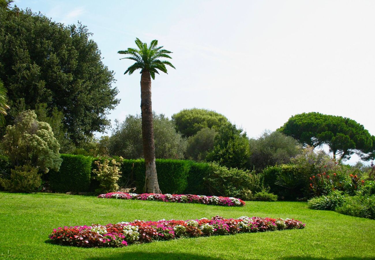 Appartement à Antibes - Vue Mer Jardins à Antibes 