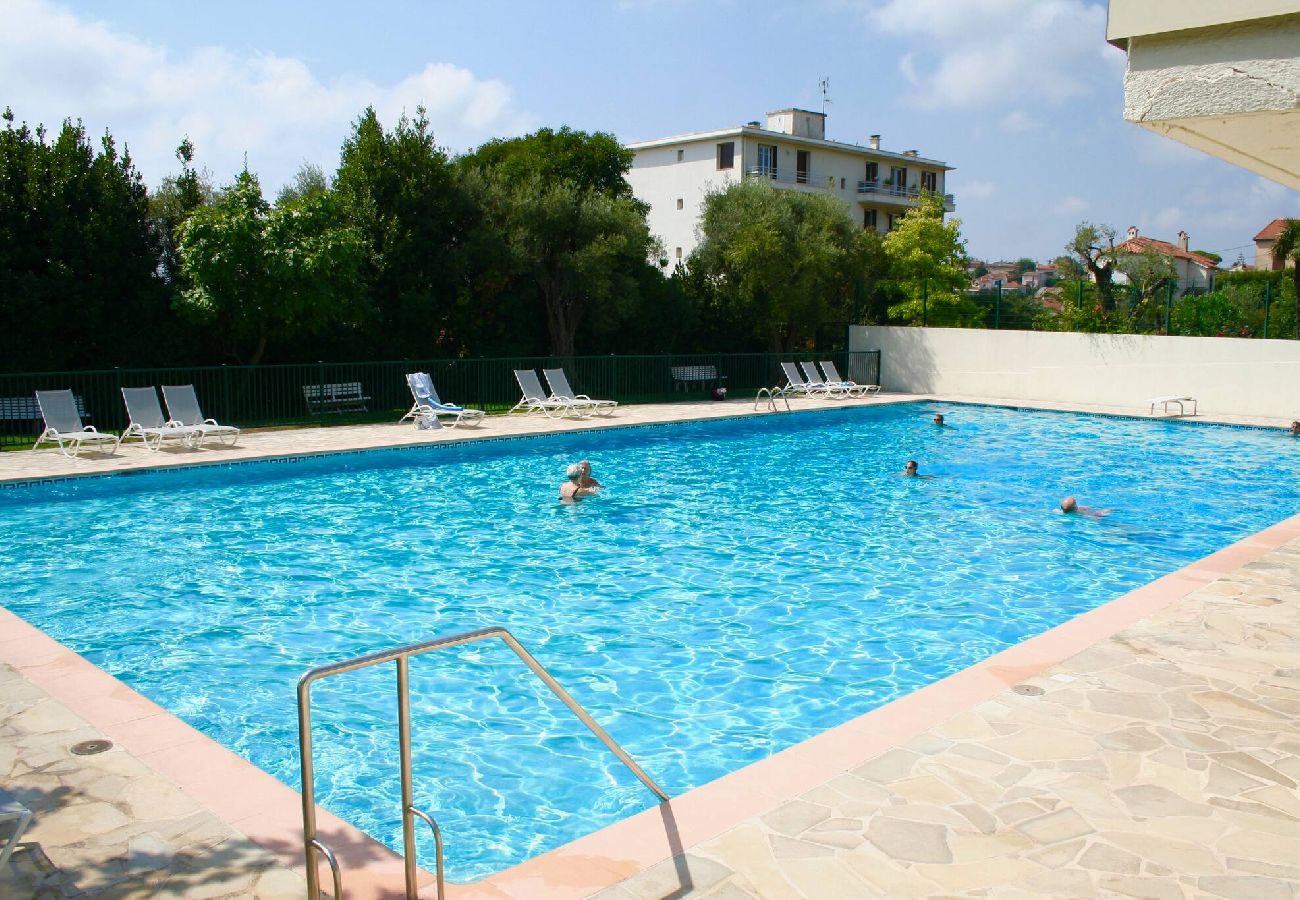 Appartement à Antibes - Vue Mer Jardins à Antibes 