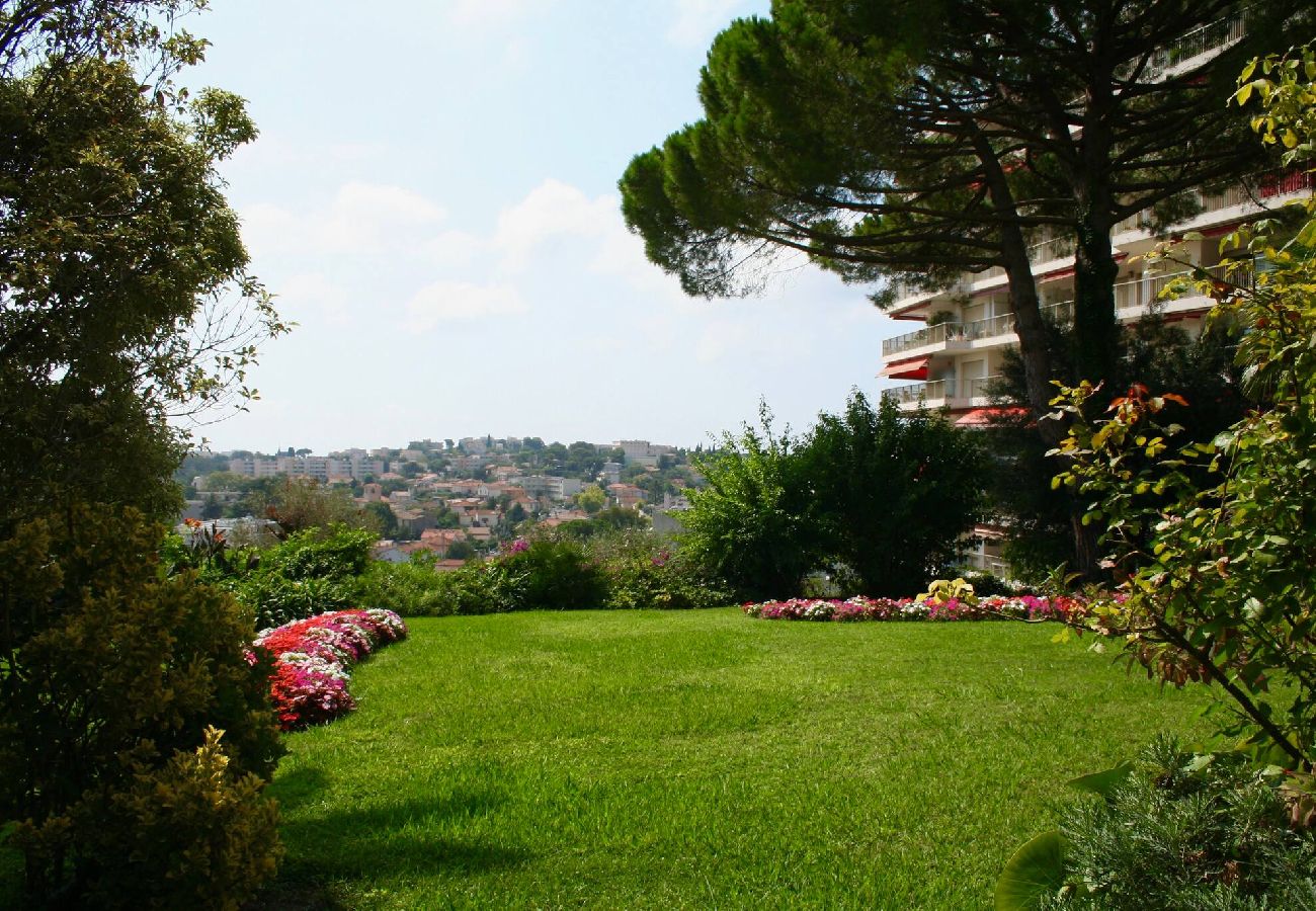 Appartement à Antibes - Vue Mer Jardins à Antibes 