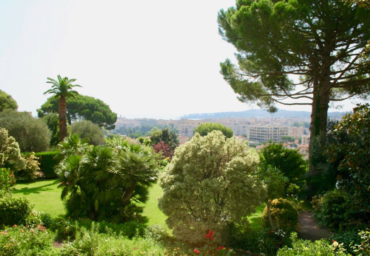 Appartement à Antibes - Vue Mer Jardins à Antibes 