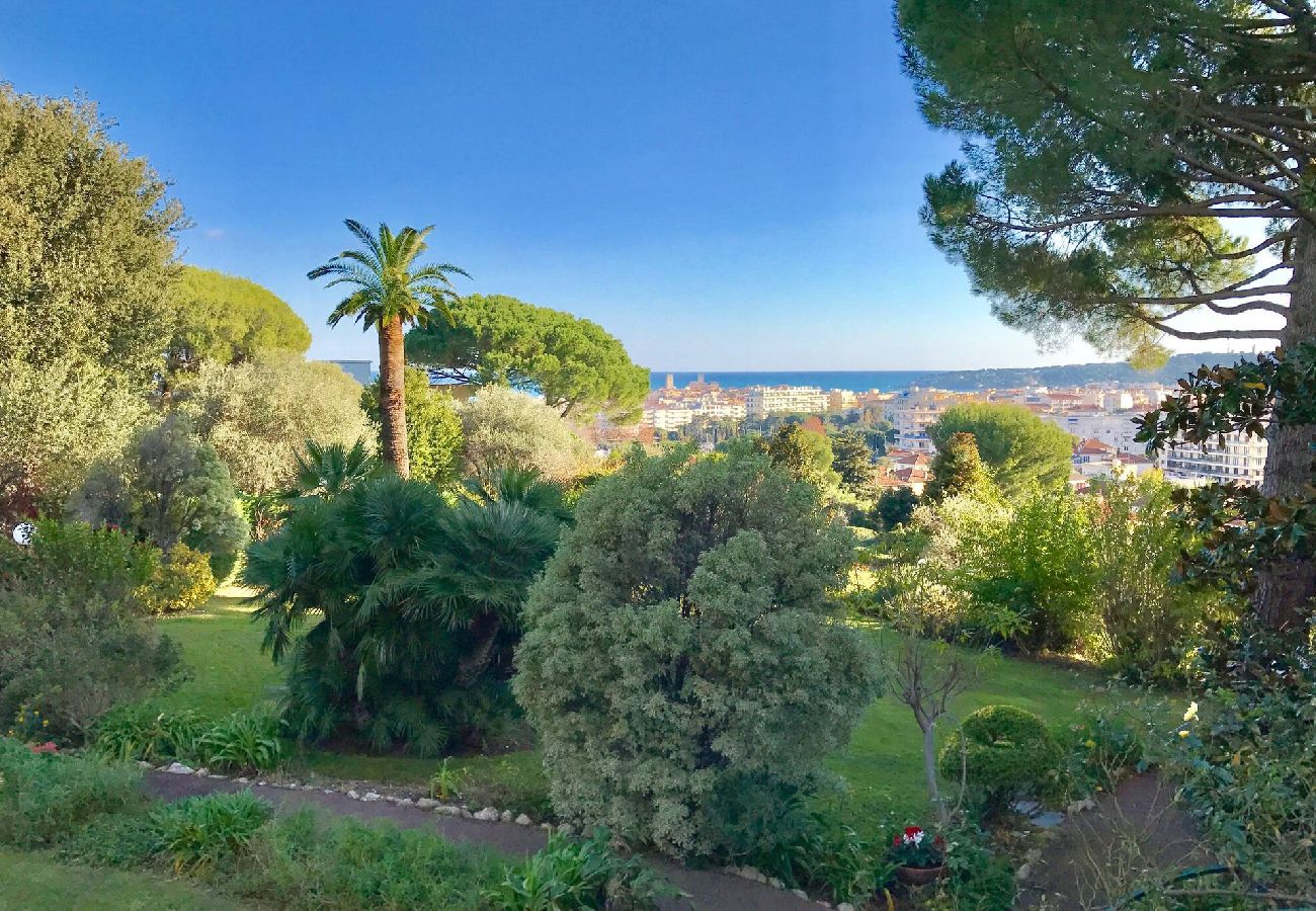 Appartement à Antibes - Vue Mer Jardins à Antibes 