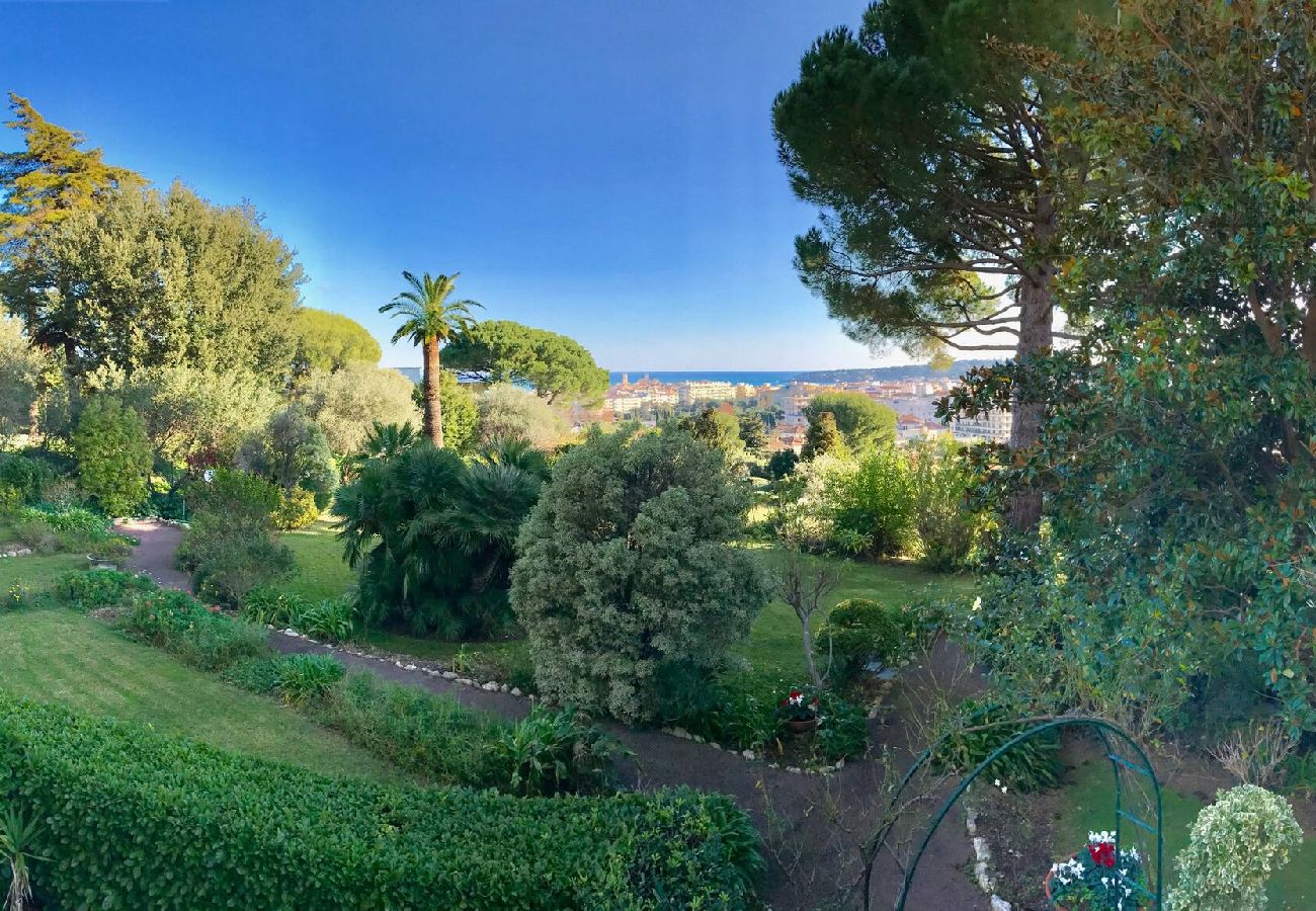 Appartement à Antibes - Vue Mer Jardins à Antibes 