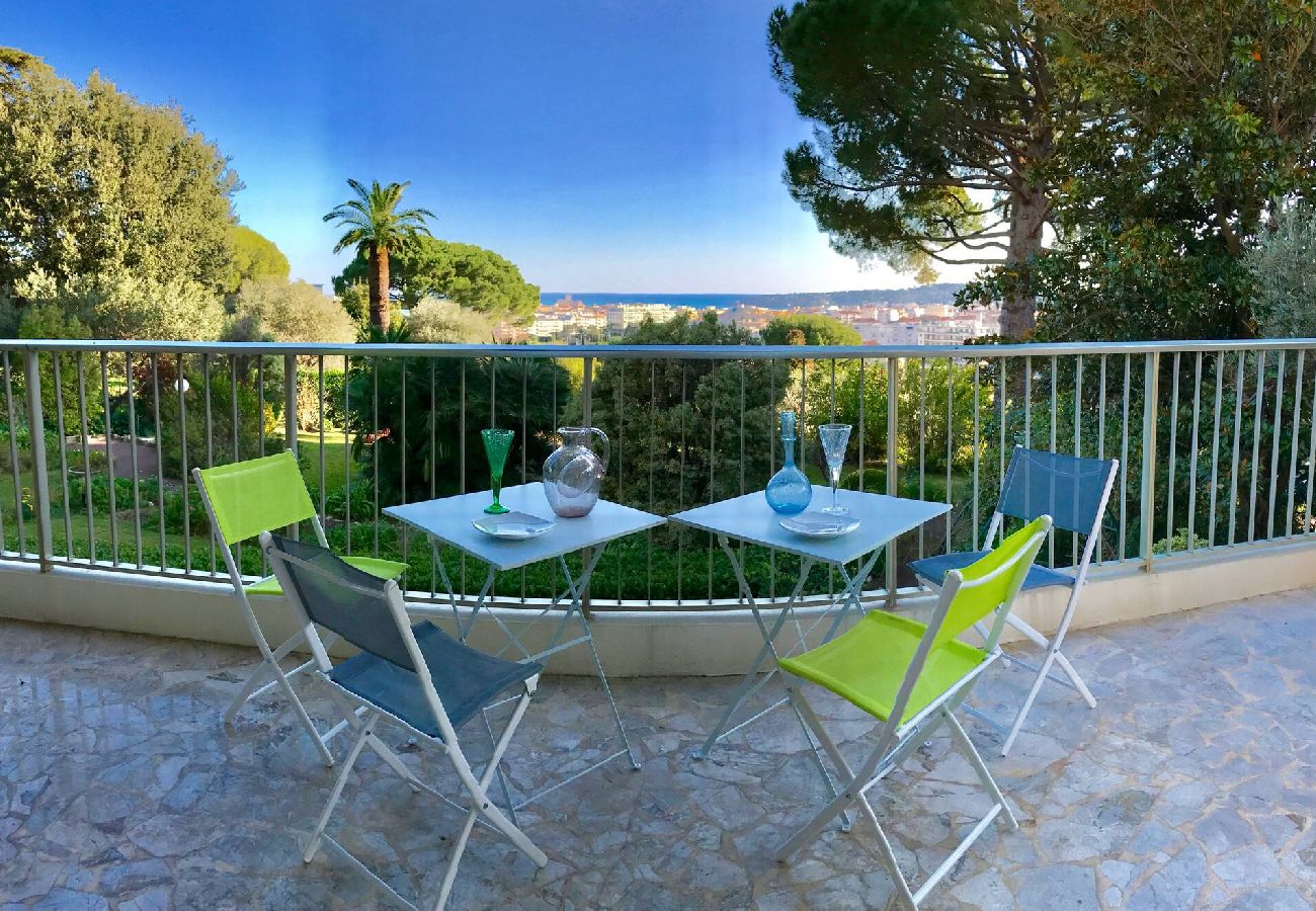 Appartement à Antibes - Vue Mer Jardins à Antibes 